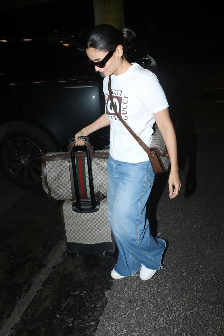 यावेळी अभिनेत्री तिच्या स्टायलिश आणि कम्फर्टेबल कॅज्युअल लूकमध्ये दिसली.