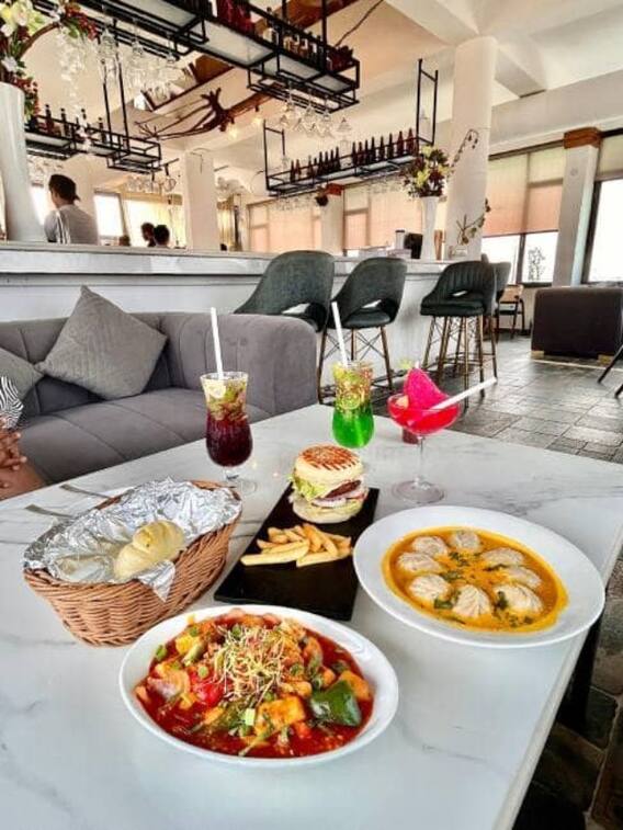 दिल्ली में इस जगह पर ले सकते हैं ग्रीस का आनंद, दिखता है सेंटोरनी जैसा नजारा