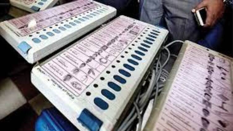 chhatrapati sambhaji nagar and Beed Lok Sabha Voting 25 evm VVPAt machines not working Lok Sabha Voting: छत्रपती संभाजीनगरमध्ये 25 ठिकाणी ईव्हीएम यंत्रं बिघडली, परळीतही ईव्हीएम सुरु होईना