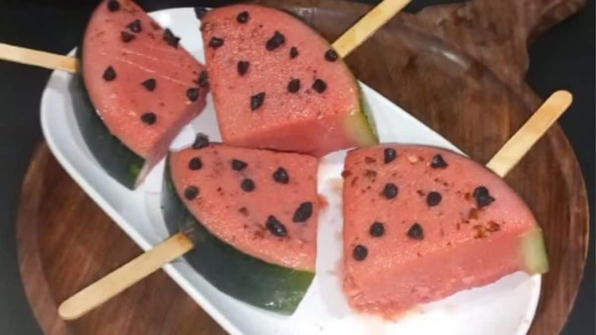 Food : कलिंगड कुल्फी... वॉटरमेलन ज्यूस.. रायता.. गरमीत व्हा Chill! कलिंगड पासून बनवलेल्या 'या' डिशेस एकदा ट्राय करा