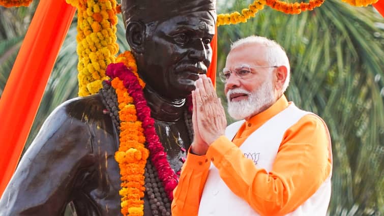 12 राज्यों के सीएम, सहयोगी दलों के 6 चीफ; पीएम मोदी के नामांकन में आने वाले VVIP की ये है लिस्ट 12 राज्यों के सीएम, सहयोगी दलों के 6 चीफ; पीएम मोदी के नामांकन में आने वाले VVIP की ये है लिस्ट