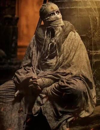 अमिताभ बच्चन, प्रभास, दीपिका पादुकोण और कमल हासन स्टारर फिल्म कल्कि 2898 एडी इसी साल 27 जून को रिलीज होगी. रिपोर्ट्स की मानें तो ये फिल्म मेगाबजट है जो 600 करोड़ के आस-पास के बजट में बनी है.