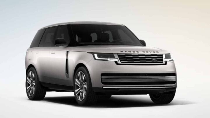 लैंड रोवर रेंज रोवर लग्जीरियस गाड़ियों की लिस्ट में काफी पॉपुलर है. इस कार में अपनी जरूरत के हिसाब से फीचर्स को कस्टमाइज कराया जा सकता है. रेंज रोवर की एक्स-शोरूम प्राइस 87.90 लाख रुपये से शुरू है.