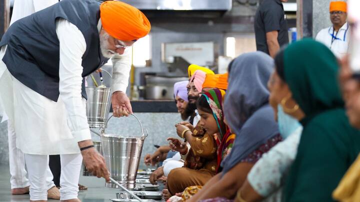 पीएम मोदी यहां से फिर सीधे हाजीपुर के लिए रवाना हो गए. हाजीपुर में उनकी आज जनसभा थी.