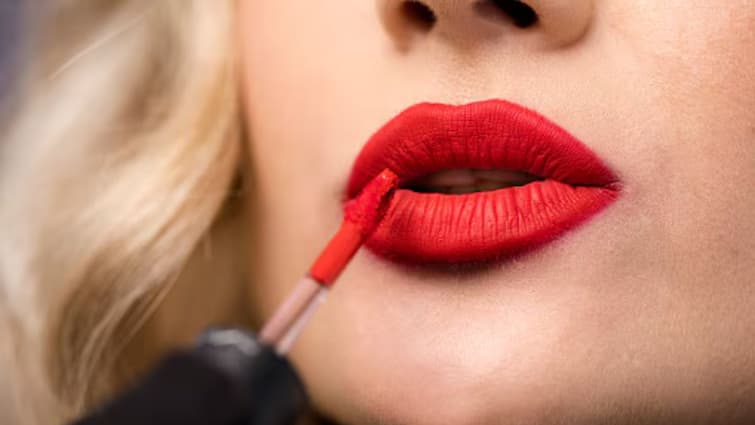 North Korea Has Imposed A Nationwide Ban On Red Lipstick check the reason North Korea Rules: ரெட் லிப்ஸ்டிக், நீல கலர் ஜீன்ஸ் போட்டால் வழக்கு - வடகொரியாவில் எதற்கெல்லாம் தடை தெரியுமா?