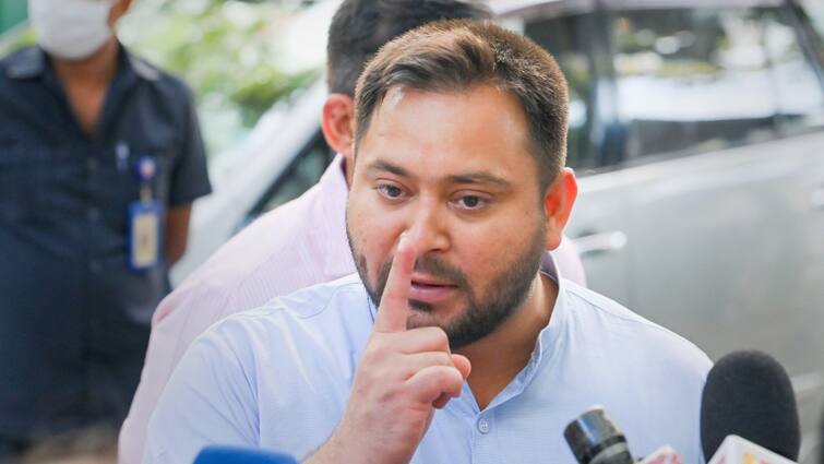 RJD leader Tejashwi Yadav shares video and attacks BJP candidate regarding PM Modi rally Tejashwi Yadav: 'जितने सिर, उतने नोट', क्या है माजरा? वीडियो शेयर कर तेजस्वी यादव ने पीएम की रैली पर ली चुटकी