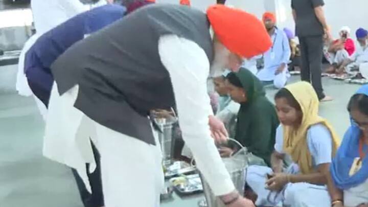 The visuals from PM Modi's visit captured his interactions with the devotees. (Photo: ANI)