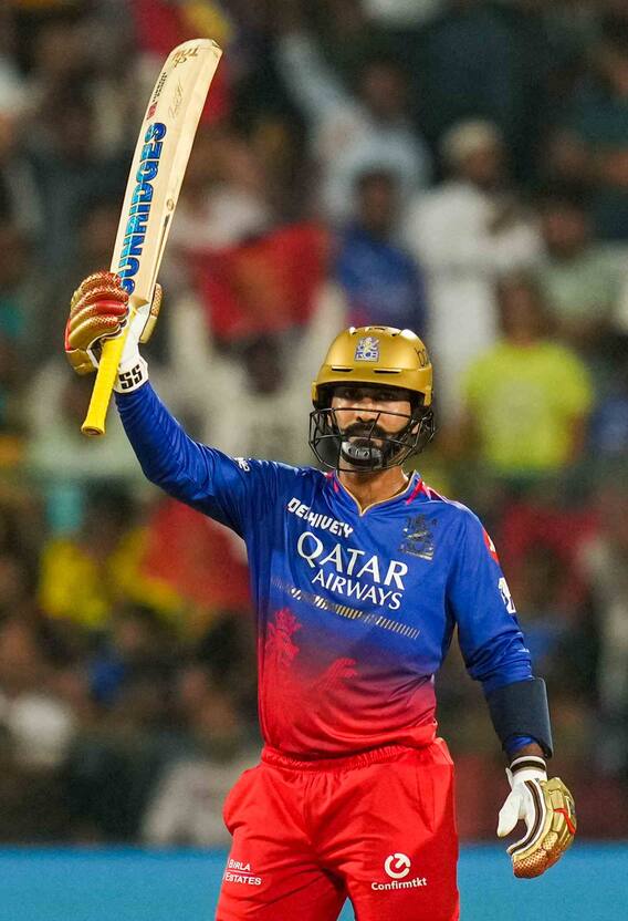 কার্তিকের লজ্জার কীর্তি, পেরলেন ম্য়াক্সওয়েল-রোহিতকে