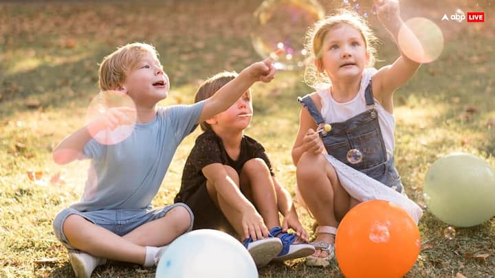 Summer Tips: गर्मी के दिनों में बच्चों को त्वचा संबंधित समस्याएं होने लगती है, इससे बचने के लिए आप कुछ टिप्स को अपना सकते हैं, जिससे बच्चे स्वस्थ रहेंगे.