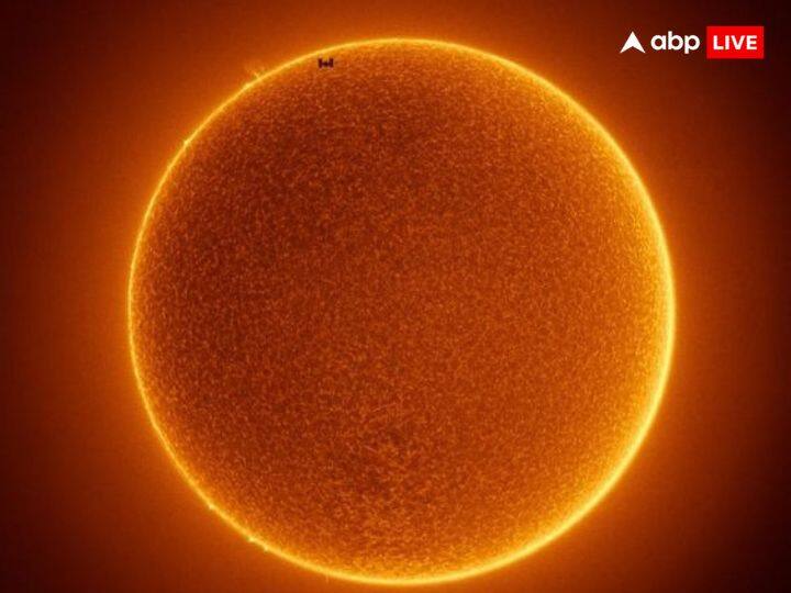 हर ग्रह अपने निश्चित समय के बाद गोचर करता है. सूर्य गोचर आज, 14 मई 2024, मंगलवार को वृषभ राशि में होगा. आज सूर्य मेष राशि से वृषभ राशि में प्रवेश करेंगे.