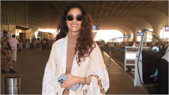 Keerthy suresh Spotted at Mumbai Airport: 'మహానటి' కీర్తి సురేష్‌ ఇక ముంబైకి షిఫ్ట్ అవుతుందట. బేబీ జాన్ తో హిందీలో అడుగుపెడుతున్న ఈమే ఇప్పుడు మరో ఆఫర్ కొట్టేసిందని టాక్.