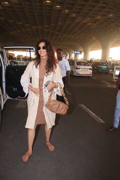 keerthy Suresh: ముంబైకి షిష్ట్‌ అవుతున్న కీర్తి సురేష్‌? - ఎయిర్‌పోర్టులో 'మహానటి' సందడి