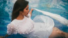 Bigg Boss SubhaShree Latest Photos : స్విమ్మింగ్​ పూల్​లో శుభశ్రీ ఫోజులు.. ఎంతైనా బిగ్​బాస్​ సుబ్బు క్రేజే వేరు