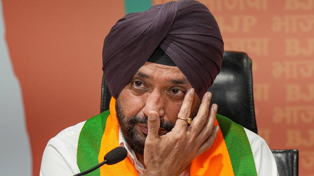 Swati Maliwal Assaulted: 'दो दिन पहले...', स्वाति मालीवाल के साथ मारपीट के आरोप पर अरविंदर लवली का निशाना Arvinder Singh Lovely said Swati Maliwal assault on Delhi CM residence shameful Swati Maliwal Assaulted: 'दो दिन पहले...', स्वाति मालीवाल के साथ मारपीट के आरोप पर अरविंदर लवली का निशाना