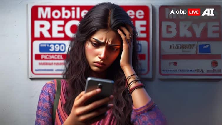 After Lok Sabha Elections your mobile bill will hike by 25 percent know reasons behind it Mobile Recharge Hike: लोकसभा चुनाव के बाद महंगा हो जाएगा मोबाइल रिचार्ज, टेलीकॉम कंपनियों ने की यह तैयारी