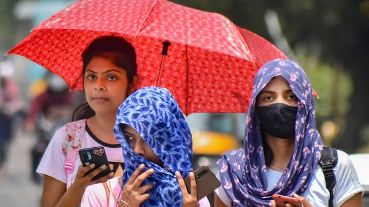 Rajasthan Heatwave: राजस्थान में गर्मी के तेवर और भी तीखे होते जा रहे हैं. पिछले 24 घंटों में जालोर में सबसे अधिक 44.1 डिग्री तापमान दर्ज किया गया है.