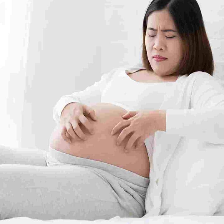 ਜਿਵੇਂ-ਜਿਵੇਂ ਗਰਭ ਅਵਸਥਾ ਦੌਰਾਨ ਮਹੀਨੇ ਵਧਦੇ ਜਾਂਦੇ ਹਨ ਅਤੇ ਬੱਚੇ ਦਾ ਵਿਕਾਸ ਹੁੰਦਾ ਹੈ, ਚਮੜੀ 'ਤੇ ਖਾਰਸ਼, ਖਾਸ ਕਰਕੇ ਪੇਟ ਦੇ ਖੇਤਰ ਵਿੱਚ, ਇੱਕ ਆਮ ਸਮੱਸਿਆ ਹੈ ਕਿਉਂਕਿ ਇਸ ਸਮੇਂ ਦੌਰਾਨ ਚਮੜੀ ਖਿੱਚੀ ਜਾਂਦੀ ਹੈ। ਕਈ ਵਾਰ ਗਰਭ ਅਵਸਥਾ ਦੌਰਾਨ ਚਮੜੀ 'ਤੇ ਖਾਰਸ਼ ਹੋਣ ਕਾਰਨ ਔਰਤਾਂ ਬਹੁਤ ਪ੍ਰੇਸ਼ਾਨ ਹੋ ਜਾਂਦੀਆਂ ਹਨ।