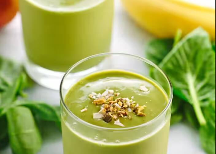 ਟ੍ਰੇਲ ਮਿਕਸ- ਆਪਣੇ ਸਨੈਕ ਦੇ ਸੁਆਦ ਅਤੇ ਪੌਸ਼ਟਿਕ ਮੁੱਲ ਨੂੰ ਵਧਾਉਣ ਲਈ, ਤੁਸੀਂ ਬਦਾਮ, ਕਾਜੂ ਅਤੇ ਅਖਰੋਟ ਦੇ ਨਾਲ-ਨਾਲ ਕੁਝ ਸੁੱਕੇ ਮੇਵੇ ਜਿਵੇਂ ਕਿ ਕ੍ਰੈਨਬੇਰੀ, ਸੌਗੀ ਅਤੇ ਖੁਰਮਾਨੀ ਦੇ ਨਾਲ ਪਿਸਤਾ ਨੂੰ ਮਿਲਾ ਕੇ ਇੱਕ ਸਧਾਰਨ ਟ੍ਰੇਲ ਮਿਕਸਚਰ ਤਿਆਰ ਕਰ ਸਕਦੇ ਹੋ।