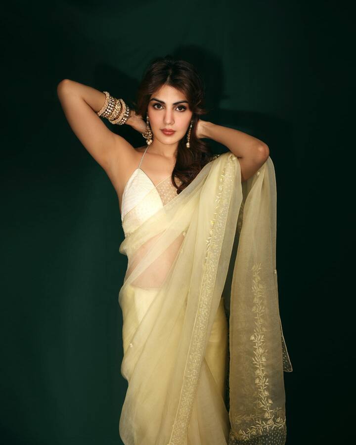 बॉलीवूड अभिनेता सुशांत सिंग राजपूतच्या मृत्यूनंतर, रिया चक्रवर्ती तिच्या वैयक्तिक आयुष्यासाठी सतत चर्चेत राहिली आणि आजही तिला तिच्या वैयक्तिक आयुष्याबद्दल ट्रोलचा सामना करावा लागतो.