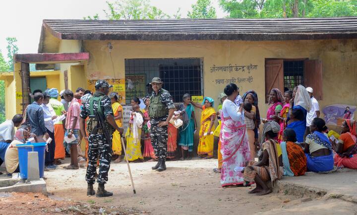 ऐसे फर्जी वोटर्स को रोकने के लिए ही तमाम राजनीतिक दल अपना पोलिंग एजेंट पोलिंग बूथ पर भेजती है. जो तमाम वोटर्स पर नजर रखते हैं.
