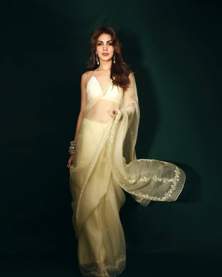 अभिनेत्रीने नुकतेच शेअर केलेले फोटोही खूप पसंत केले जात आहेत. रियाच्या या पोस्टवर अनेक कमेंट्सही पाहायला मिळतात.