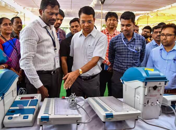 ચૂંટણી પહેલા લોકોને તેમના અધિકારો અને મતદાન મથક પર જોવા મળતી બાબતોમાં ખૂબ રસ હોય છે