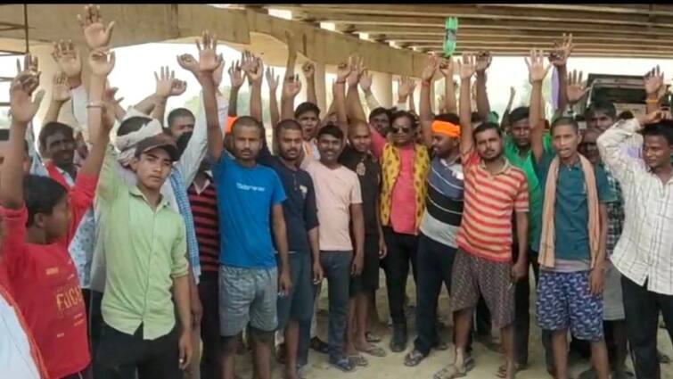 Unnao Kanpur Lucnow expressway construction strike lack cut Villagers sitting PNC officials pacified matter ann Unnao News: एक्सप्रेसवे निर्माण में कट नहीं बनने से धरने पर बैठे ग्रामीण, अधिकारियों ने शांत कराया मामला