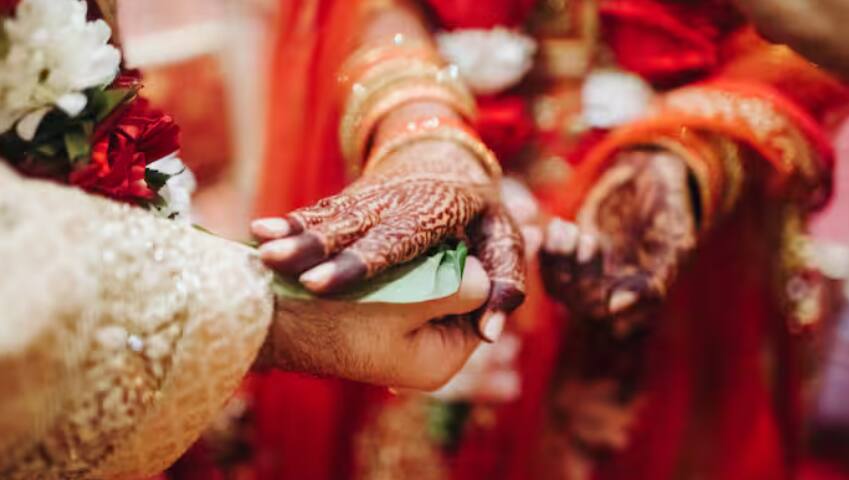 family-advertises-seeking-soulmate-for-child-who-died-30-years-ago-pretha-kalyanam-marriage-tradition Marriage: ਮਰੀ ਹੋਈ ਧੀ ਲਈ ਲਾੜਾ ਚਾਹੀਦਾ, ਪਰਿਵਾਰ ਨੇ ਦਿੱਤਾ ਇਸ਼ਤਿਹਾਰ, ਵਜ੍ਹਾ ਸੁਣ ਕੇ ਉੱਡ ਜਾਣਗੇ ਹੋਸ਼