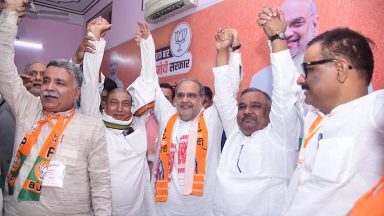 Janwadi Party breaks ties with Samajwadi Party amid elections announces support to BJP Lok Sabha Election 2024: चुनाव के बीच इस पार्टी ने सपा से तोड़ा नाता, BJP को समर्थन देने का ऐलान
