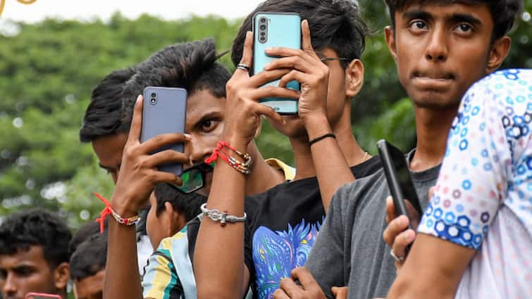 Mobile Phone Bills Set To Increase In India By 25 Per Cent Post Election: Report