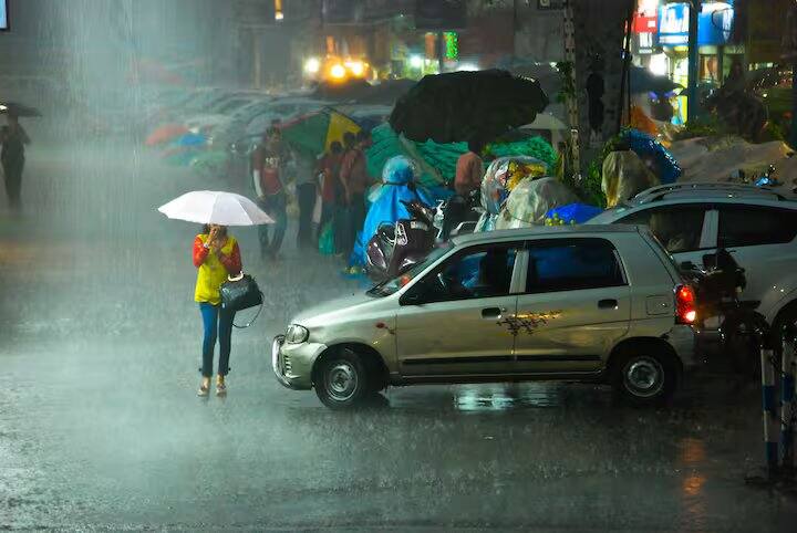IMD Monsoon Update: હવામાન વિભાગ (IMD) એ જણાવ્યું છે કે દક્ષિણ-પશ્ચિમ ચોમાસું તેના નિર્ધારિત સમય કરતાં ત્રણ દિવસ આગળ ચાલી રહ્યું છે. IMD અનુસાર, દક્ષિણ પશ્ચિમ ચોમાસું 19 મેની આસપાસ દક્ષિણ આંદામાન સમુદ્રમાં પ્રવેશ કરશે.