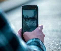 Smartphone Addiction : ஸ்மார்ட் போனுக்கு அடிமையாகாமல் இருக்க என்ன செய்ய வேண்டும்?