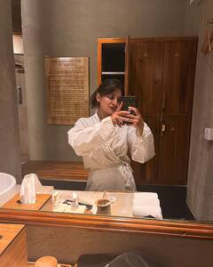 Esther Anil Photos: మాల్దీవుల్లో దృశ్యం బ్యూటీ - ఫొటోస్ మస్తున్నాయ్!