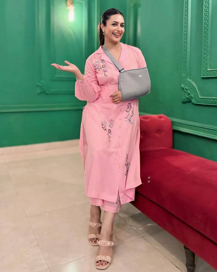 बता दें कि पिछले दिनों दिव्यांका त्रिपाठी की पीआर टीम ने सोशल मीडिया पर पोस्ट किया था कि दिव्यांका त्रिपाठी का एक्सीडेंट हो गया है. वाइफ का एक्सीडेंट होने पर पति विवेक दहिया ने अपना लाइव सेशन तक भी केंसिल कर दिया था.