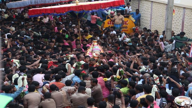 Gudiyatham gangai amman Sirasu festival  Lakhs of devotees had Sami dharshan - TNN குடியாத்தம் கெங்கை அம்மன் சிரசு திருவிழா; லட்சக்கணக்கான பக்தர்கள் சாமி தரிசனம்