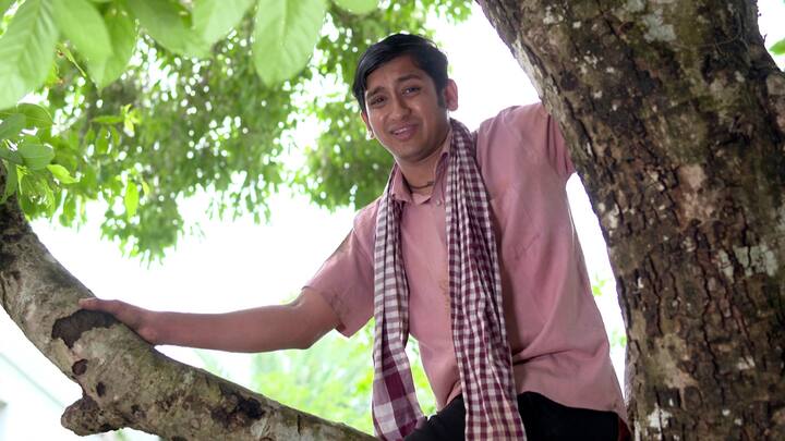 তুলসি ভোলাকে খুঁজতে শুরু করে অগ্নি মনে করে। কিন্তু ভুল বোঝে ভোলা, বড় ম্যাডামকে ভয় পেয়ে সে পালিয়ে যায় সোজা গ্রামে।