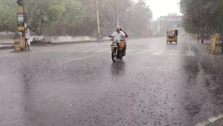 Heavy drought in Gujarat due to unseasonal rains up to 3 inches of rain in 118 taluks in 24 hours ગુજરાતને માવઠાએ ઘમરોળ્યું, છેલ્લા 24 કલાકમાં 118 તાલુકામાં 3 ઇંચ સુધી વરસાદ ખાબક્યો