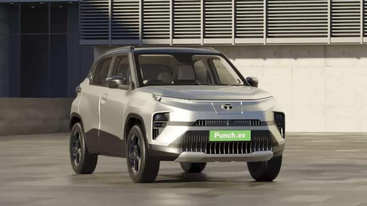 टाटा पंच ईवी मोस्ट पॉपुलर ईवी में से एक है. ये कार सिंगल चार्जिंग में 421 किलोमीटर की दूरी तय कर सकती है. टाटा की ये कार 9.5 सेकंड में 0 से 100 kmph की रफ्तार पकड़ सकती है. इस कार की एक्स-शोरूम प्राइस 10,98,999 रुपये से शुरू है.