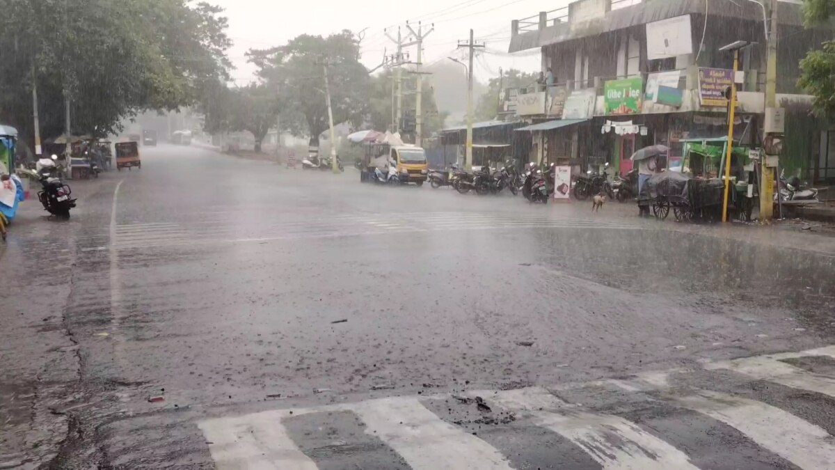 Summer Rain: அப்பாடா நிம்மதி பெருமூச்சு..!  திடீர் மழையால் குளுகுளு காஞ்சிபுரம்..! மக்கள் ஹேப்பி..!