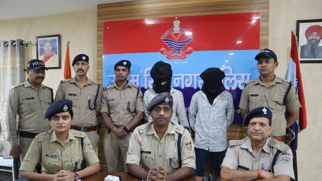 स्कूटी से छात्रा को गिराकर मोबाइल लूटने वाले 2 आरोपी गिरफ्तार, पहले से इन पर कई मुकदमे दर्ज Udham Singh Nagar student looted Phone scooter throwing Two accused arrested many cases are already registered स्कूटी से छात्रा को गिराकर मोबाइल लूटने वाले 2 आरोपी गिरफ्तार, पहले से इन पर कई मुकदमे दर्ज