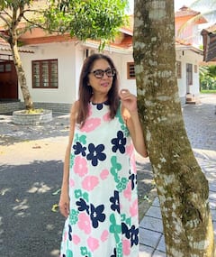 पंचायत की प्रधान जी की ये फोटो देखीं आपने? 64 की उम्र में ऐसा लुक? हर कोई दंग है