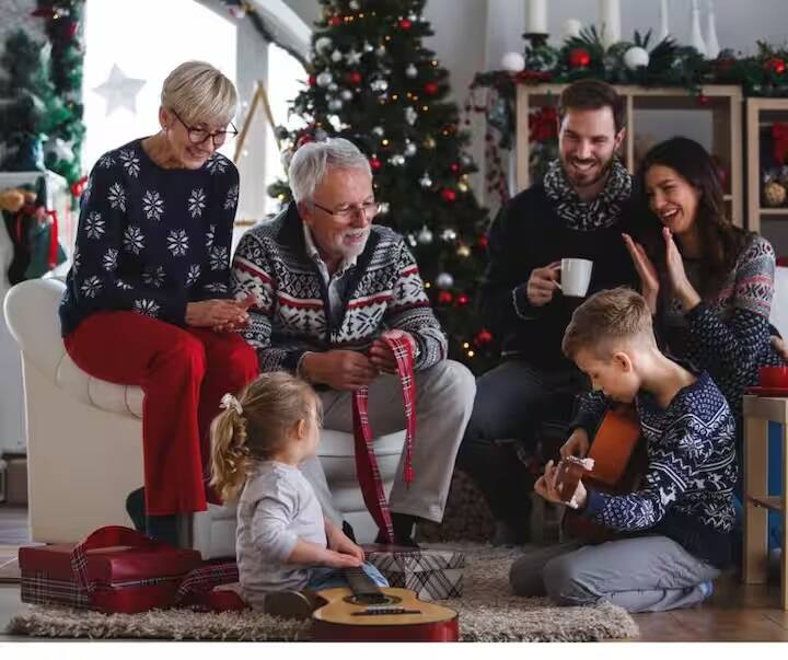 પરંપરાઓ શેર કરો- તમારા સાસરિયાઓ સાથે તમારી કૌટુંબિક પરંપરાઓ અને રિવાજો શેર કરવી એ તેમની સાથે બંધન બનાવવાનો એક શ્રેષ્ઠ માર્ગ હોઈ શકે છે. તેમની પરંપરાઓ અને રિવાજો વિશે જાણવાનો પ્રયાસ કરવાની ખાતરી કરો, કારણ કે તે તમારા પ્રયત્નો અને તેમના વિશે સમજવા અને જાણવાની ઈચ્છા દર્શાવે છે.