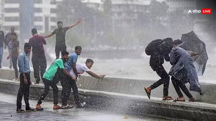 ભારતીય હવામાન વિભાગે, 15 એપ્રિલે તેની લાંબા ગાળાની આગાહીમાં જણાવ્યું હતું કે જૂનથી સપ્ટેમ્બર દરમિયાન દેશમાં ચોમાસાનો વરસાદ ± 5% ની ભૂલના માર્જિન સાથે 106% રહેવાની ધારણા છે, જે