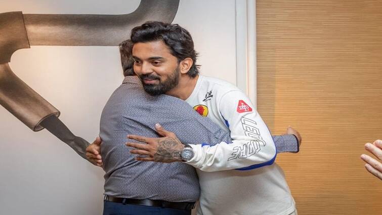 IPL 2024 LSG Captain KL Rahul in Sanjiv Goenka Home For Special Dinner Amid Controversies Pic Goes Viral LSG માલિકના ઘરે ડિનર પાર્ટીમાં પહોંચ્યો કેએલ રાહુલ, સંજીવ ગોયનકાએ લગાવ્યો ગળે