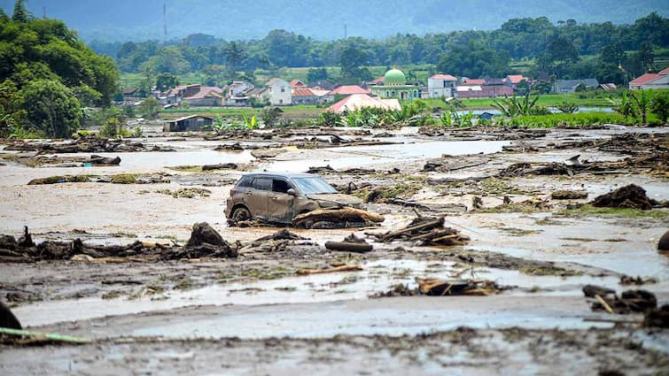 इंडोनेशिया के सुमात्रा में कोल्ड लावा ने मचाई तबाही, बह गया सबकुछ, 52 लोगों की गई जान