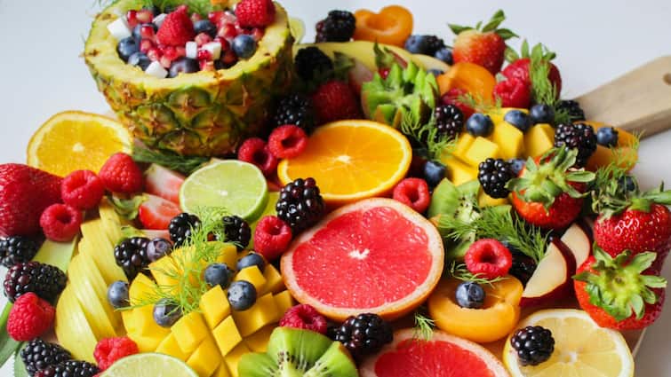 lifestyle health which fruits should not be eaten on-an empty stomach in gujarati ઉનાળામાં, જો તમે તમારી સવારની શરૂઆત ફળો ખાવાથી કરો છો, તો આજથી બંધ કરો કારણ કે તે પેટ માટે નુકસાનકારક છે.