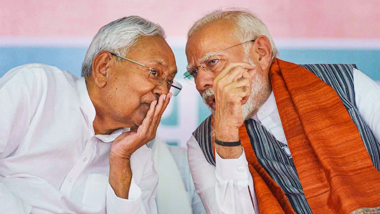 PM Modi Bihar CM Nitish Kumar Viral video Patna Rally Sanjay Kumar Jha Lok Sabha elections 2024 WATCH: Nitish Kumar's Slip Of Tongue, Wishes Modi Another Term As 'Chief Minister' At Patna Rally