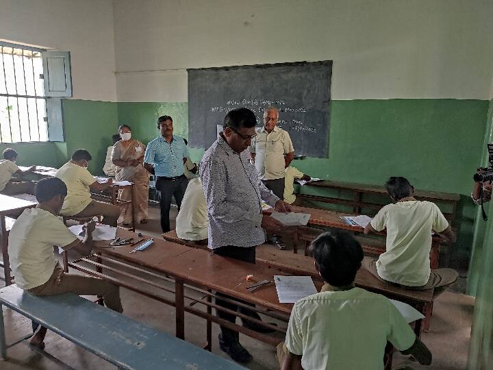 TN 11th Govt Schools: பிளஸ் 1 தேர்வில் 100% தேர்ச்சி பெற்ற 241 அரசுப் பள்ளிகள்! தேர்ச்சி விகிதத்தில் 'அப்ளாஸ்'