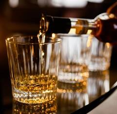 Alcohol and Dirty Clothes: ਨਸ਼ੇ ਦੀ ਲਤ ਅਤੇ ਗੰਦੇ ਕੱਪੜੇ ਪਾਉਣ ਨਾਲ ਇਹ ਵਾਲੇ ਗ੍ਰਹਿ ਹੁੰਦੇ ਖਰਾਬ, ਤੁਰੰਤ ਸੁਧਾਰੋ ਆਪਣੀਆਂ ਇਹ ਆਦਤਾਂ