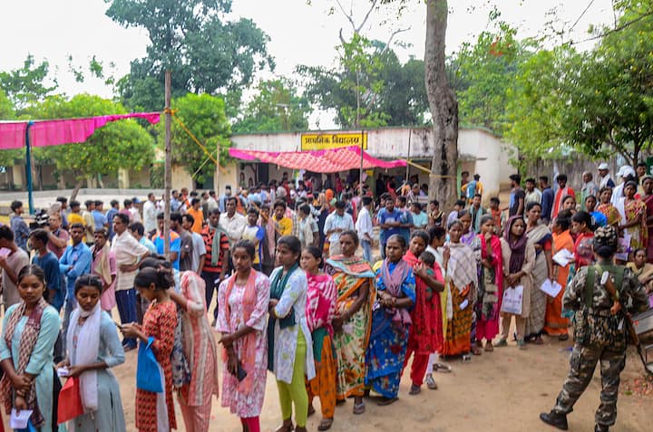 पोलिंग बूथ पर अगर एजेंट को किसी पर शक होता है तो वो उसे वोट डालने से रोक सकता है. इसके लिए भी अलग से नियम बनाया गया है.